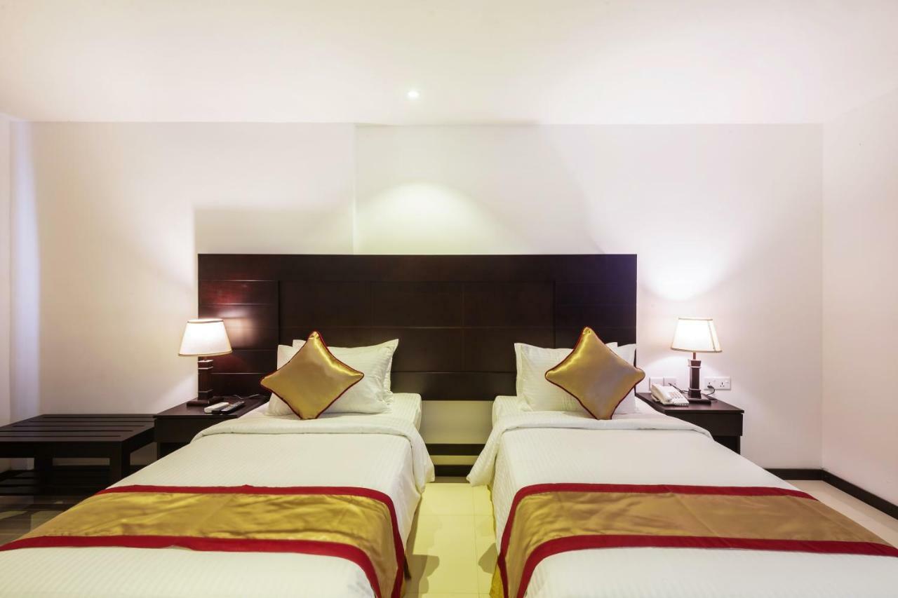 Saveira Colombo Hotel Bagian luar foto